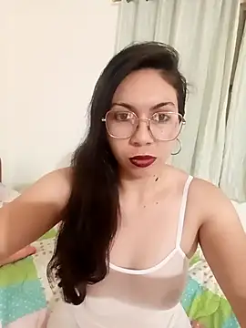 Mia essence online show from 05/15/26, 01:03