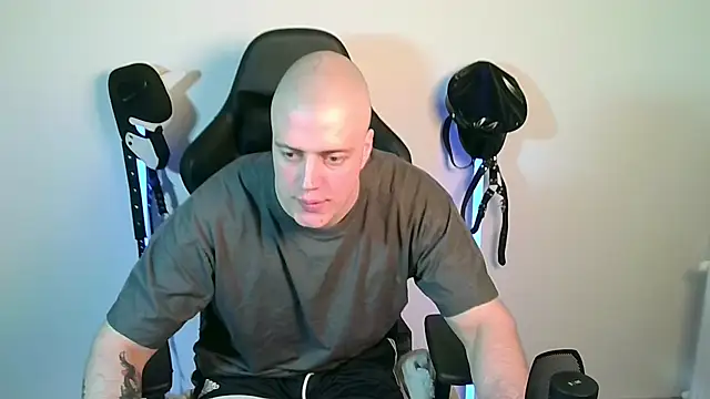 Snapshot of Bigbaald chatting on 05/16/26, 05:28 Bigbaald online show from 05/16/26, 05:28