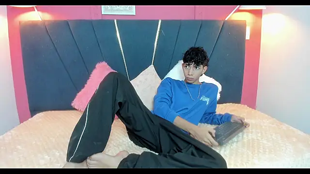 Snapshot of ero_boy40 chatting on 06/03/26, 04:46 ero boy40 online show from 06/03/26, 04:46