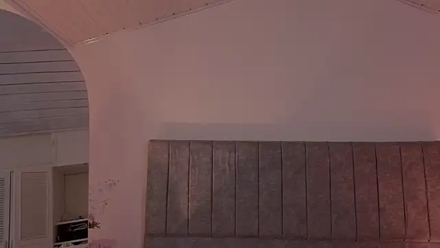 Snapshot of Antonella_1998 chatting on 06/27/26, 01:06 Antonella 1998 online show from 06/27/26, 01:06
