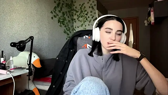NightFoxxx online show from 06/10/26, 07:42