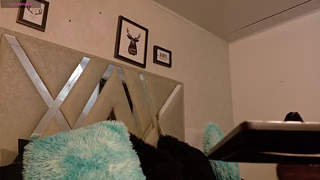 KarolFoxxi   online show from 06/27/26, 03:45