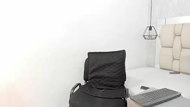 Bella adamss  online show from 06/18/26, 01:16