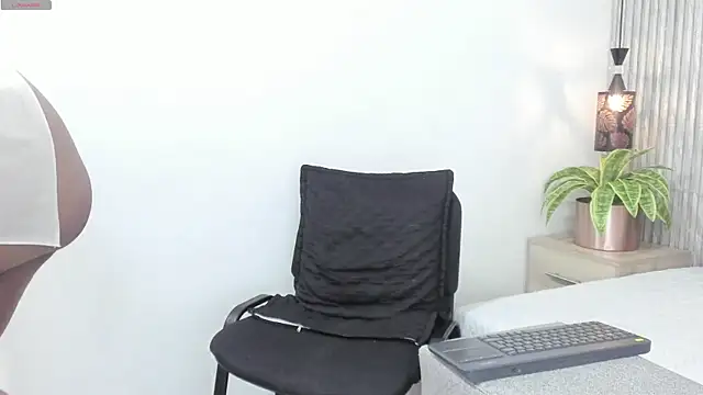 Bella adamss  online show from 06/07/26, 04:01
