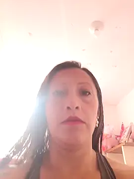 Snapshot of Vely_ chatting on 06/25/26, 06:24 Vely online show from 06/25/26, 06:24