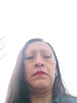 Snapshot of Vely_ chatting on 05/17/26, 04:18 Vely online show from 05/17/26, 04:18