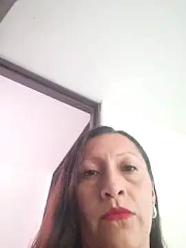 Snapshot of Vely_ chatting on 06/14/26, 08:54 Vely online show from 06/14/26, 08:54