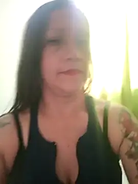 Snapshot of Vely_ chatting on 06/01/26, 06:51 Vely online show from 06/01/26, 06:51