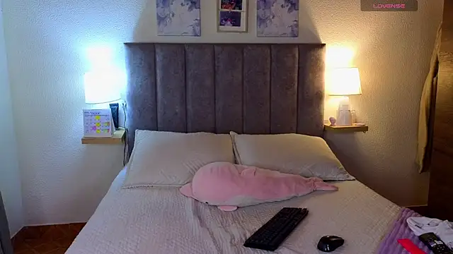 Victoria Hils online show from 07/10/26, 03:45