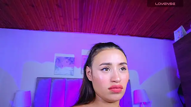 Victoria Hils online show from 05/31/26, 06:09
