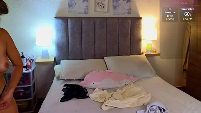 Victoria Hils online show from 06/29/26, 05:12