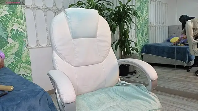 Snapshot of baby_julieta00 chatting on 06/20/26, 12:32 baby julieta00 online show from 06/20/26, 12:32