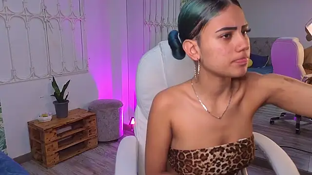 baby julieta00 online show from 05/22/26, 12:03