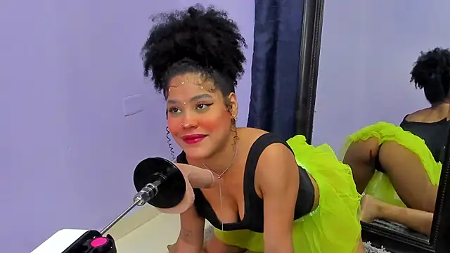 Snapshot of sharonbombo chatting on 05/20/26, 01:57 sharonbombo online show from 05/20/26, 01:57
