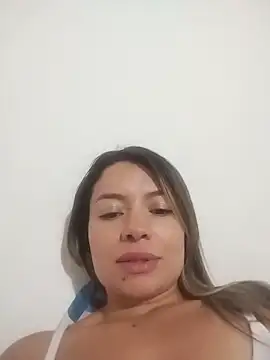 Snapshot of Annie-Latina chatting on 06/01/26, 01:06 Annie-Latina online show from 06/01/26, 01:06