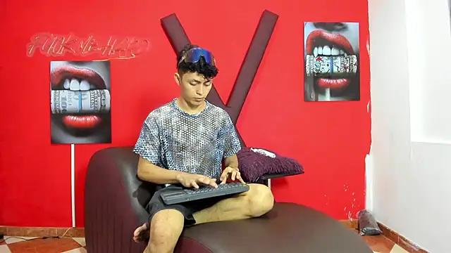 CAT LOVE1 online show from 05/15/26, 12:30