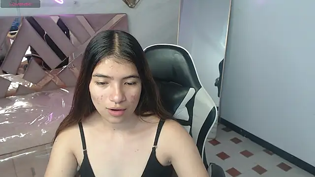 Snapshot of alesia_v_v chatting on 05/16/26, 10:36 alesia v v online show from 05/16/26, 10:36