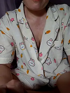Snapshot of -Trici- chatting on 07/14/26, 10:27 -Trici- online show from 07/14/26, 10:27