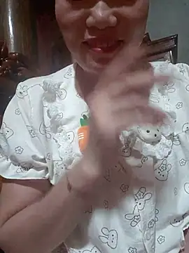 Snapshot of -Trici- chatting on 06/25/26, 11:43 -Trici- online show from 06/25/26, 11:43