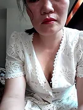 Snapshot of -Trici- chatting on 07/18/26, 09:18 -Trici- online show from 07/18/26, 09:18