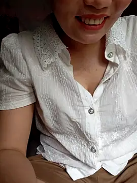 Snapshot of -Trici- chatting on 08/06/26, 05:24 -Trici- online show from 08/06/26, 05:24