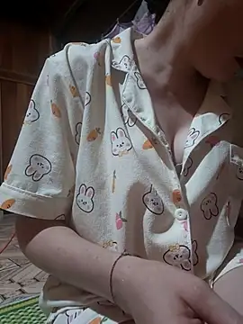 Snapshot of -Trici- chatting on 06/24/26, 05:22 -Trici- online show from 06/24/26, 05:22