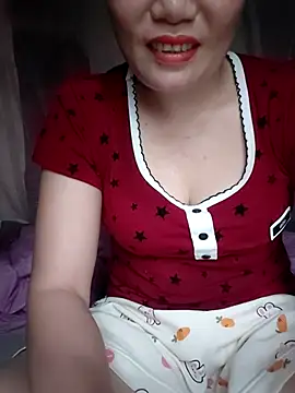 Snapshot of -Trici- chatting on 07/15/26, 10:33 -Trici- online show from 07/15/26, 10:33