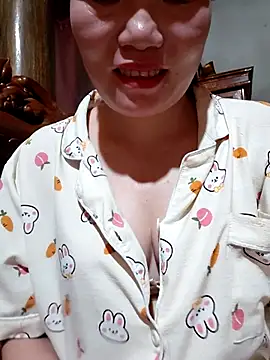 Snapshot of -Trici- chatting on 07/05/26, 11:00 -Trici- online show from 07/05/26, 11:00