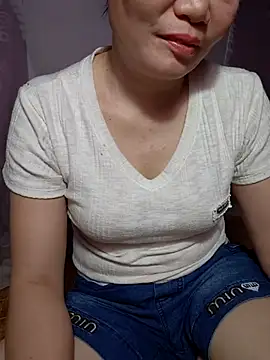 Snapshot of -Trici- chatting on 06/26/26, 11:54 -Trici- online show from 06/26/26, 11:54