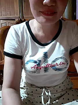 Snapshot of -Trici- chatting on 06/27/26, 12:11 -Trici- online show from 06/27/26, 12:11