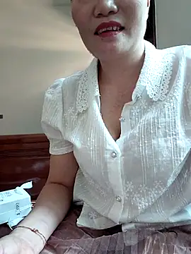 Snapshot of -Trici- chatting on 07/22/26, 03:30 -Trici- online show from 07/22/26, 03:30