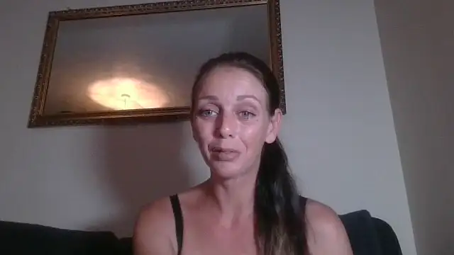 Snapshot of LouiseLovell chatting on 07/23/26, 09:11 LouiseLovell online show from 07/23/26, 09:11