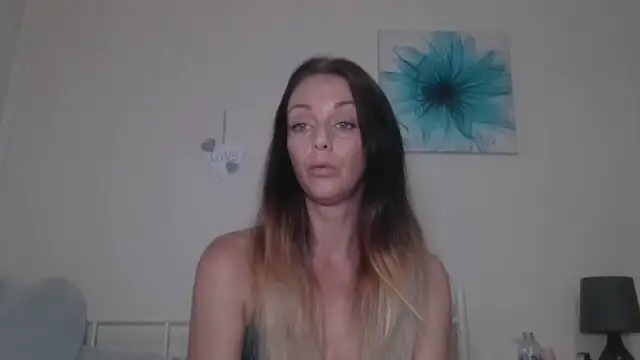 Snapshot of LouiseLovell chatting on 07/28/26, 05:59 LouiseLovell online show from 07/28/26, 05:59