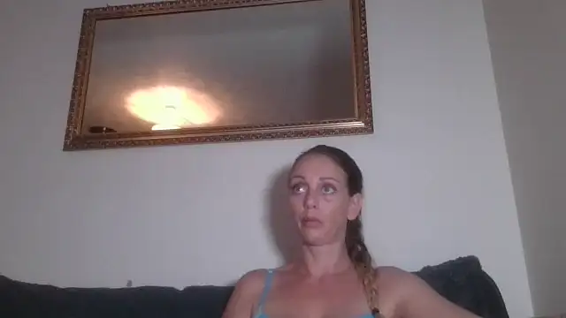 Snapshot of LouiseLovell chatting on 07/11/26, 09:04 LouiseLovell online show from 07/11/26, 09:04