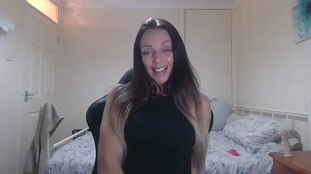 LouiseLovell online show from 05/18/26, 09:08