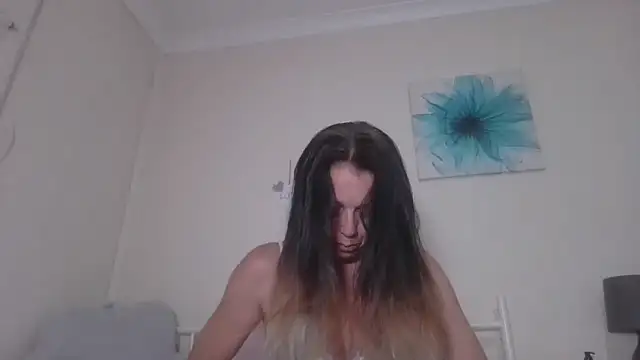 Snapshot of LouiseLovell chatting on 06/16/26, 07:52 LouiseLovell online show from 06/16/26, 07:52