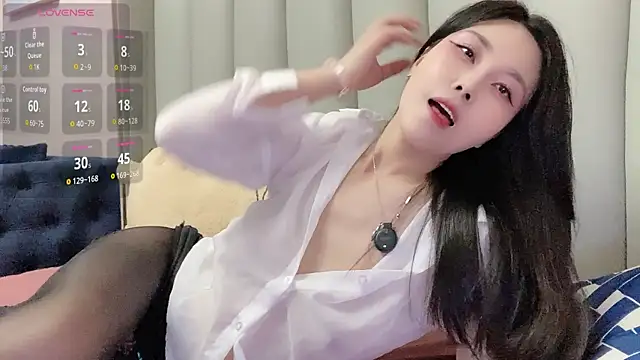 Snapshot of Emma_qiqi chatting on 07/10/26, 01:27 Emma qiqi online show from 07/10/26, 01:27