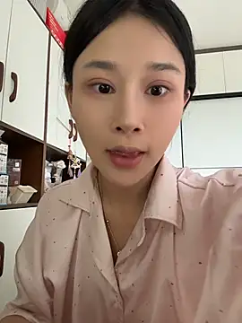 cuteluky18 online show from 05/20/26, 09:28