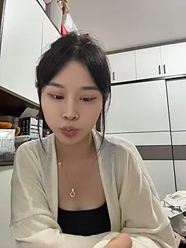cuteluky18 online show from 05/15/26, 12:03