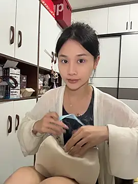 cuteluky18 online show from 05/22/26, 12:36