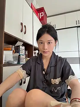 cuteluky18 online show from 05/16/26, 08:35