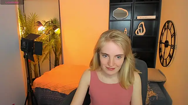 Snapshot of IrmaRonn chatting on 05/25/26, 10:47 IrmaRonn online show from 05/25/26, 10:47