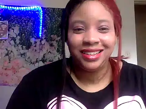 Snapshot of Fetiishjoiqueen chatting on 06/01/26, 06:18 Fetiishjoiqueen online show from 06/01/26, 06:18