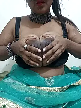 Snapshot of Ponaam-Babe chatting on 05/25/26, 10:14 Ponaam-Babe online show from 05/25/26, 10:14