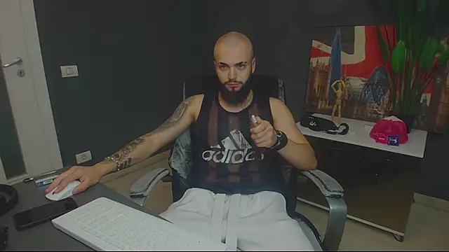 Snapshot of OscarWillss chatting on 06/04/26, 04:17 OscarWillss online show from 06/04/26, 04:17