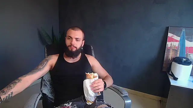 Snapshot of OscarWillss chatting on 06/26/26, 04:18 OscarWillss online show from 06/26/26, 04:18