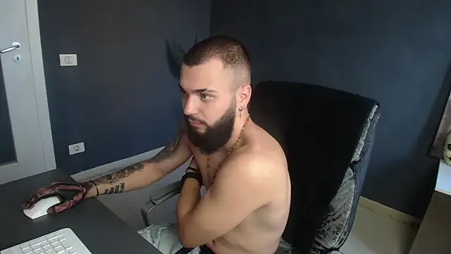 Snapshot of OscarWillss chatting on 06/30/26, 03:39 OscarWillss online show from 06/30/26, 03:39