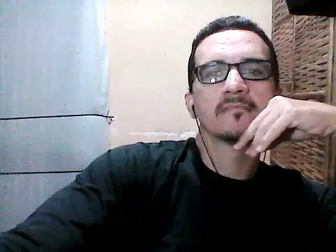 Snapshot of DouglasBr22 chatting on 05/10/26, 03:32 DouglasBr22 online show from 05/10/26, 03:32