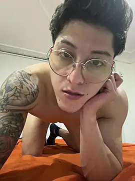 Snapshot of Valery_Salmons chatting on 07/02/26, 12:44 Valery Salmons online show from 07/02/26, 12:44