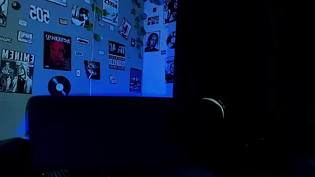 Snapshot of _maximo_1 chatting on 05/14/26, 11:29 maximo 1 online show from 05/14/26, 11:29